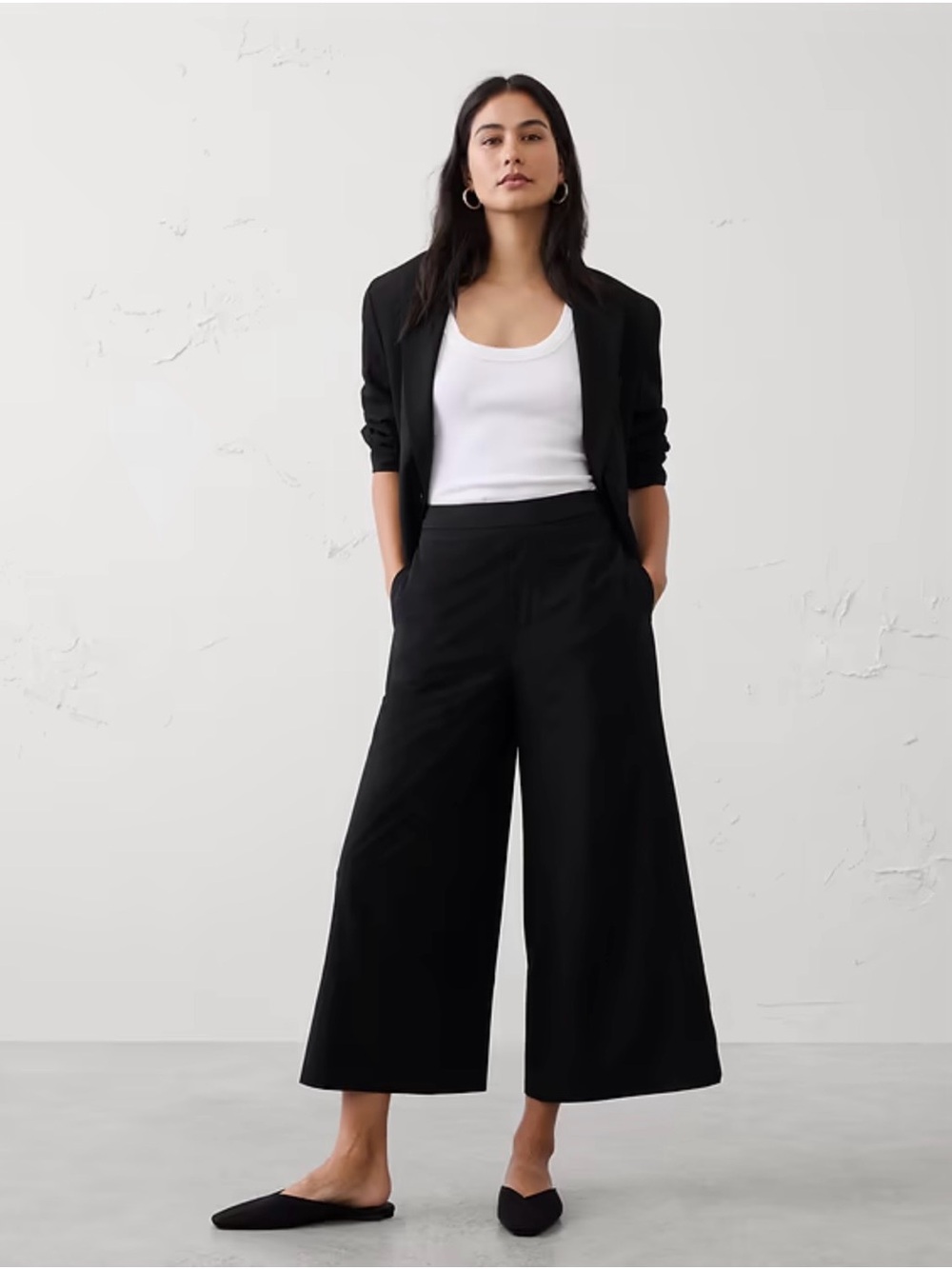 NWT-Banana Republic Factory Black Wide-Leg Cropped Pant, Small Tall